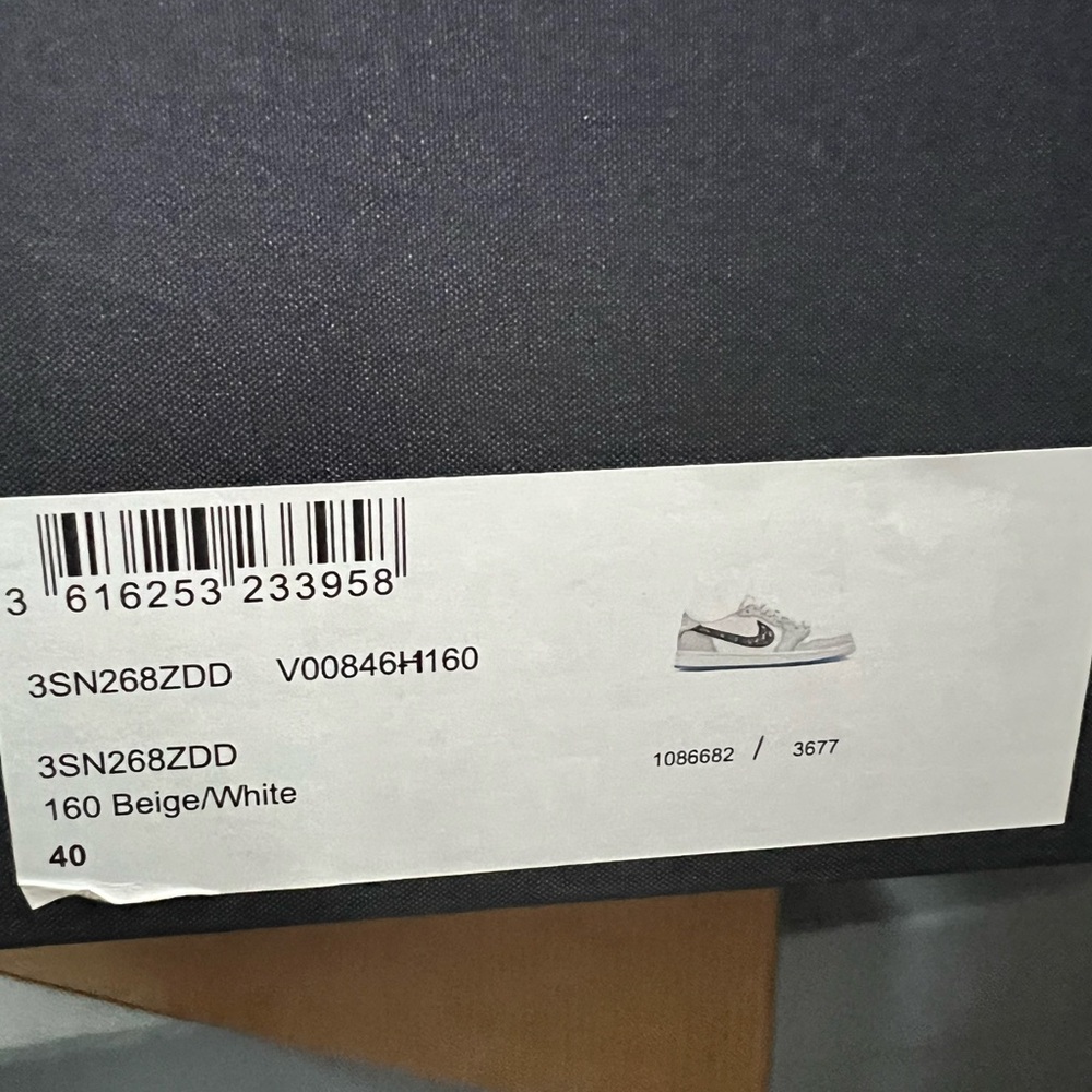 DIOR JORDAN 1 RETRO LOWS NEVER WORN - Picture 7 of 10